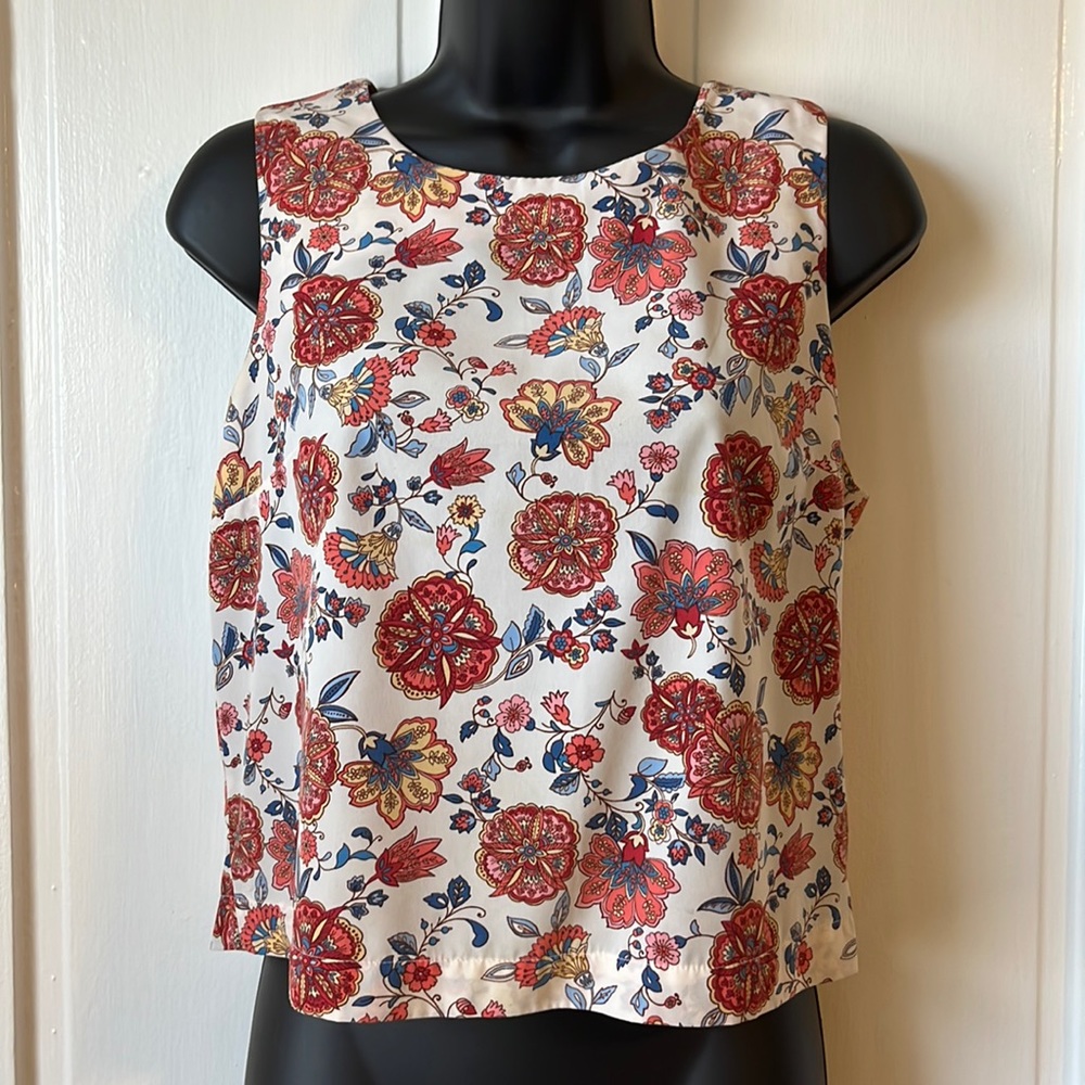 Forever 21 floral printed crop top. Size small